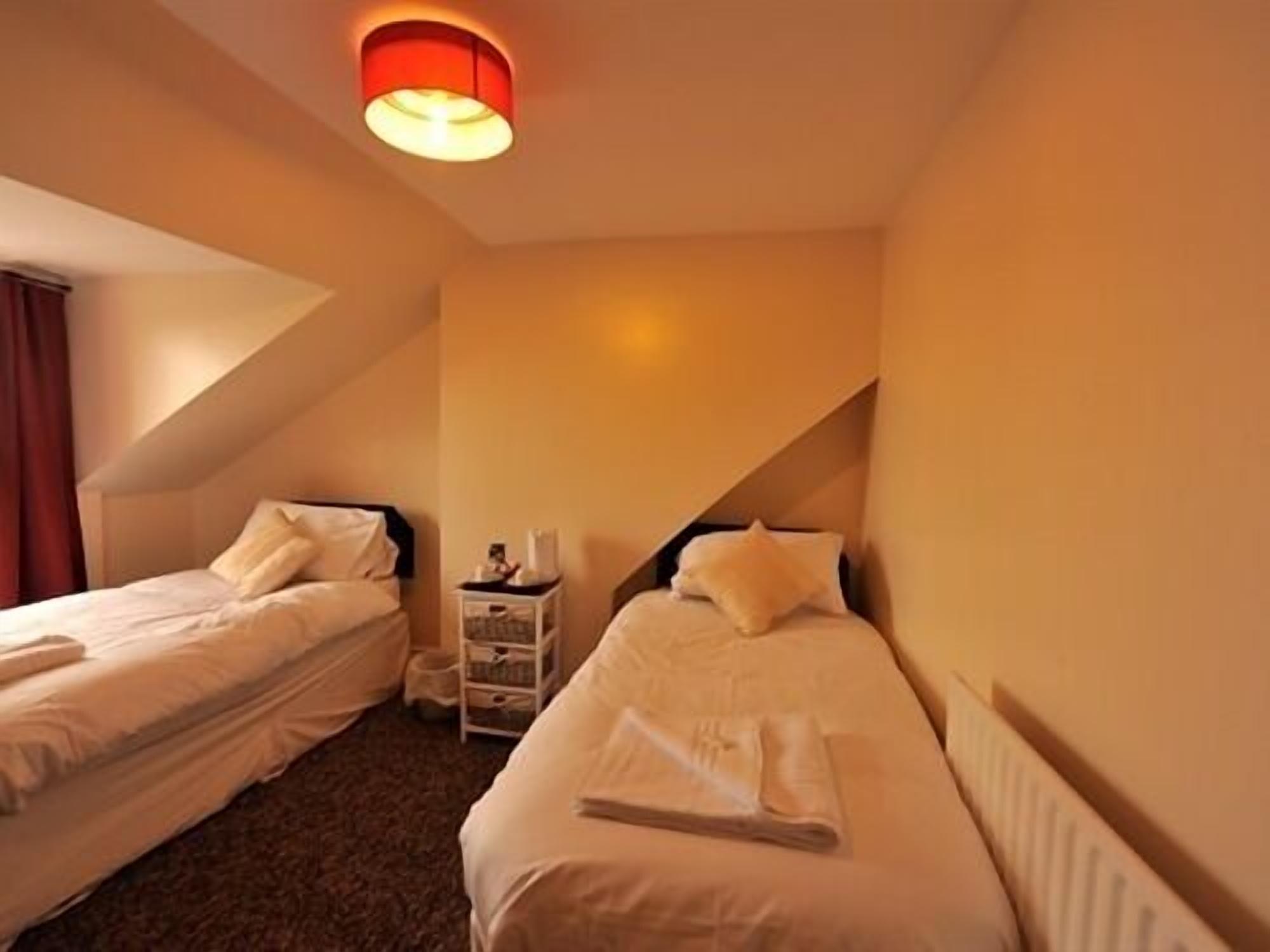 Gail'S Guest House Барри Экстерьер фото