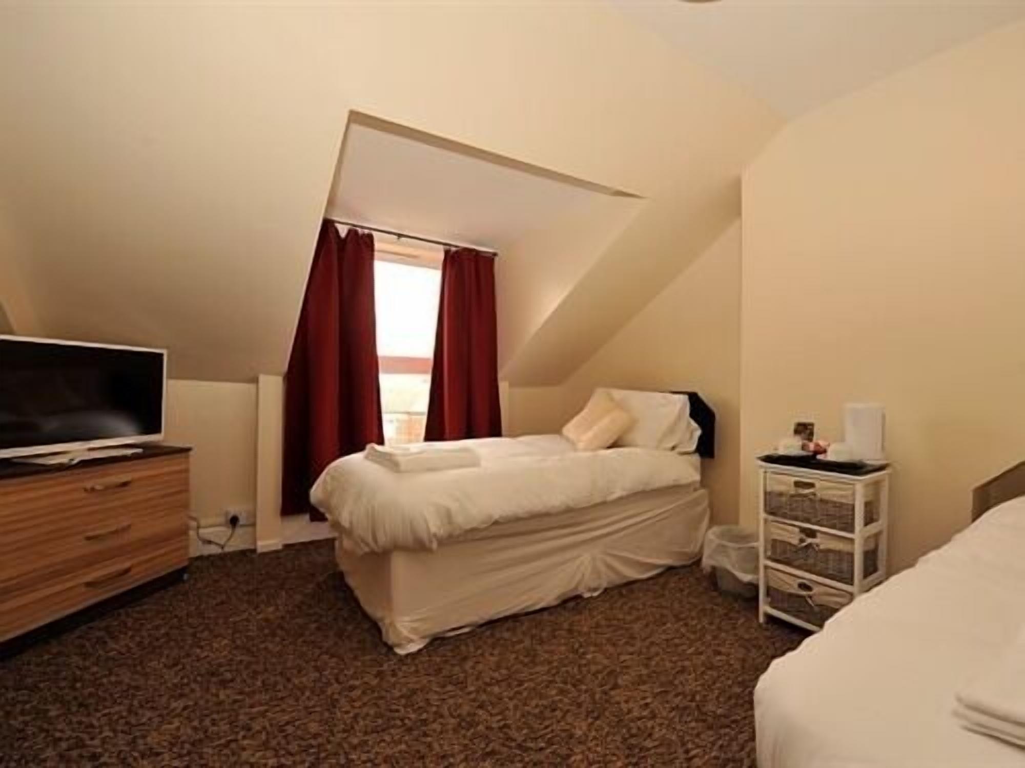 Gail'S Guest House Барри Экстерьер фото